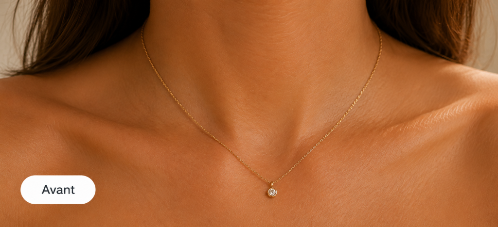 Collier doré minimaliste avec petit pendentif classique porté sur peau lumineuse dans une ambiance premium avant personnalisation.